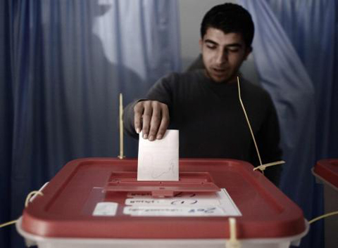 Libia organiza primeras elecciones municipales en era post Gadafi